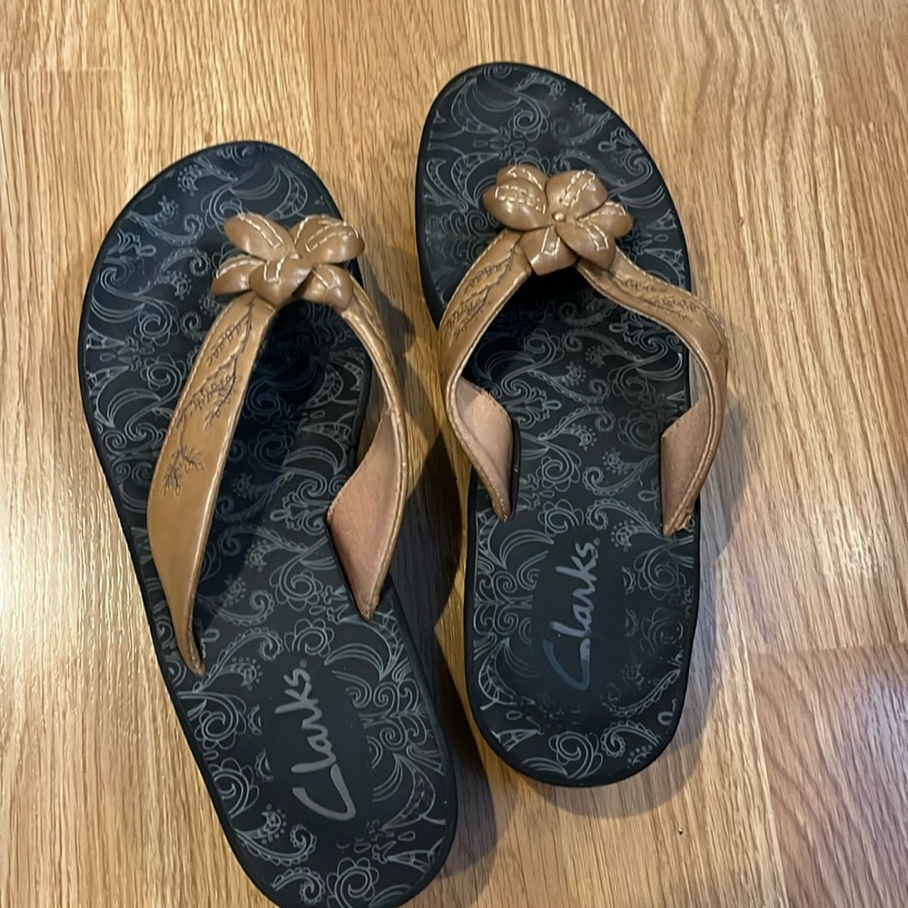 Clark’s flip flops 5.5